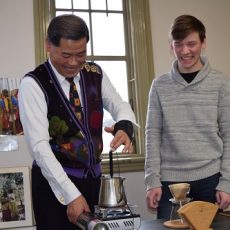 弘大カフェで成田先生によるレクチャー