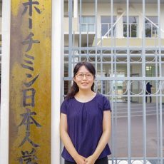 【HIROMAGA】弘大卒業生の釜田明奈さん(ベトナム・ホーチミン日本人学校勤務)が紹介されました