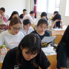 【小山先生】日本語中上級作文授業の様子