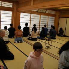 【サワダ先生】座禅を行いました