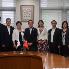 Eine Delegation aus Dalian, China, stattet dem Präsidenten einen Höflichkeitsbesuch ab