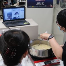交換留学生等を対象としたオンライン料理会・お茶会を開催しました。